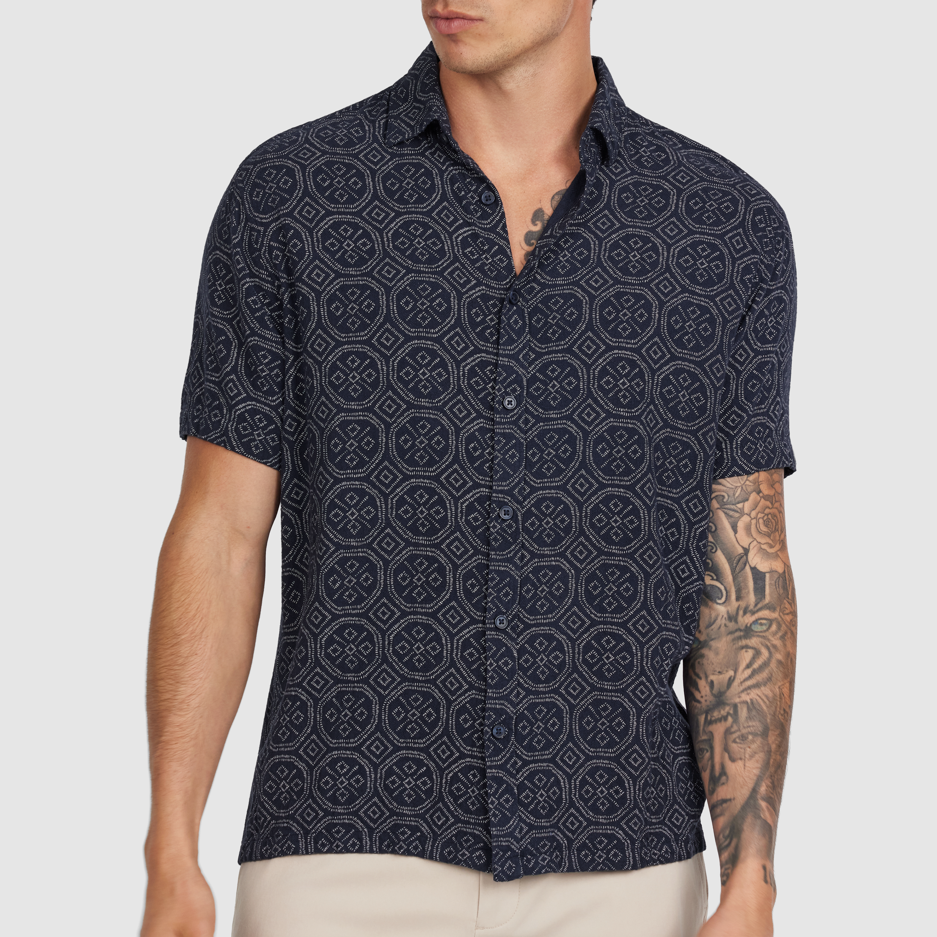 Bayan Textured Geo Shirt