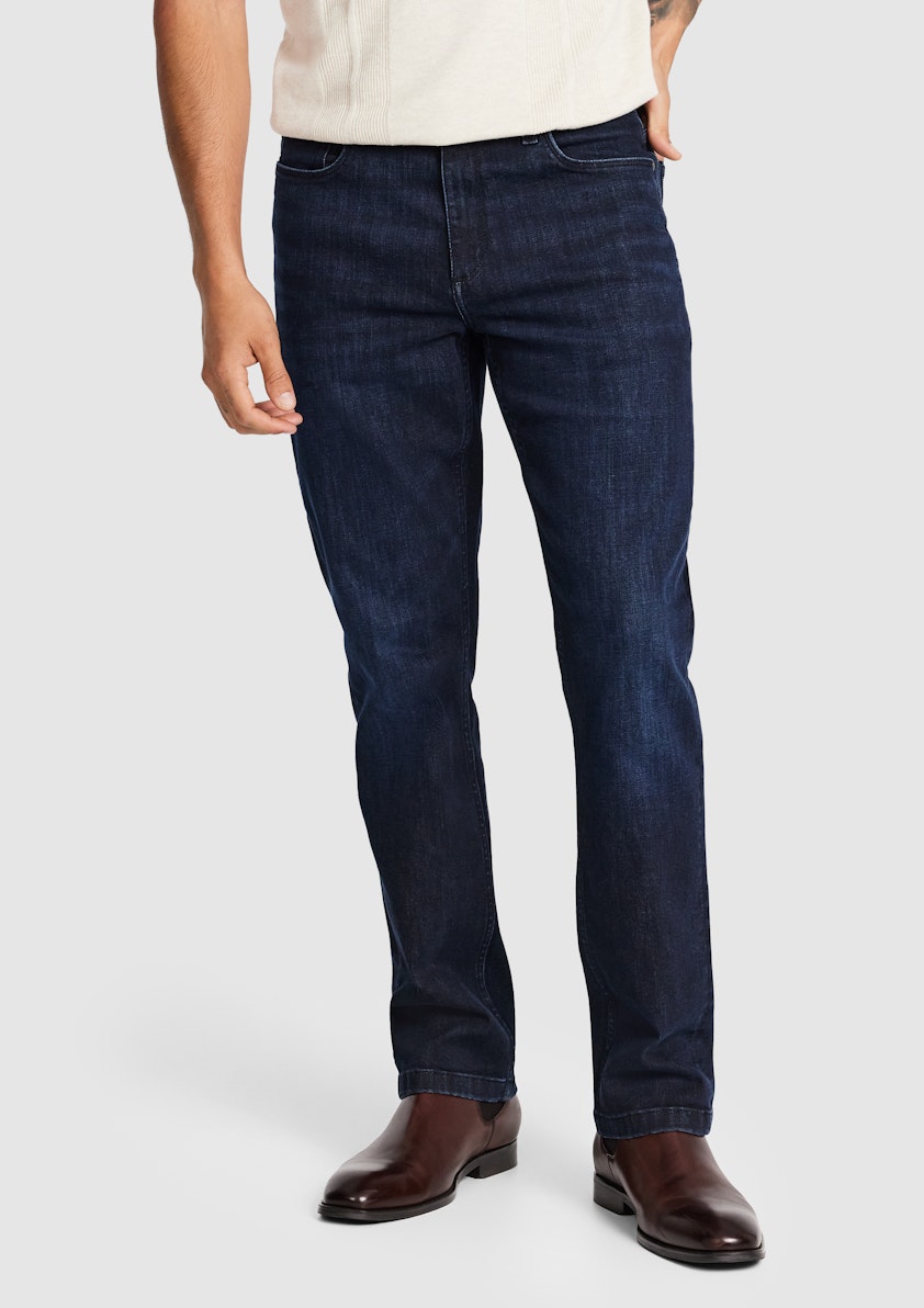 Rivet Straight Stretch Jean