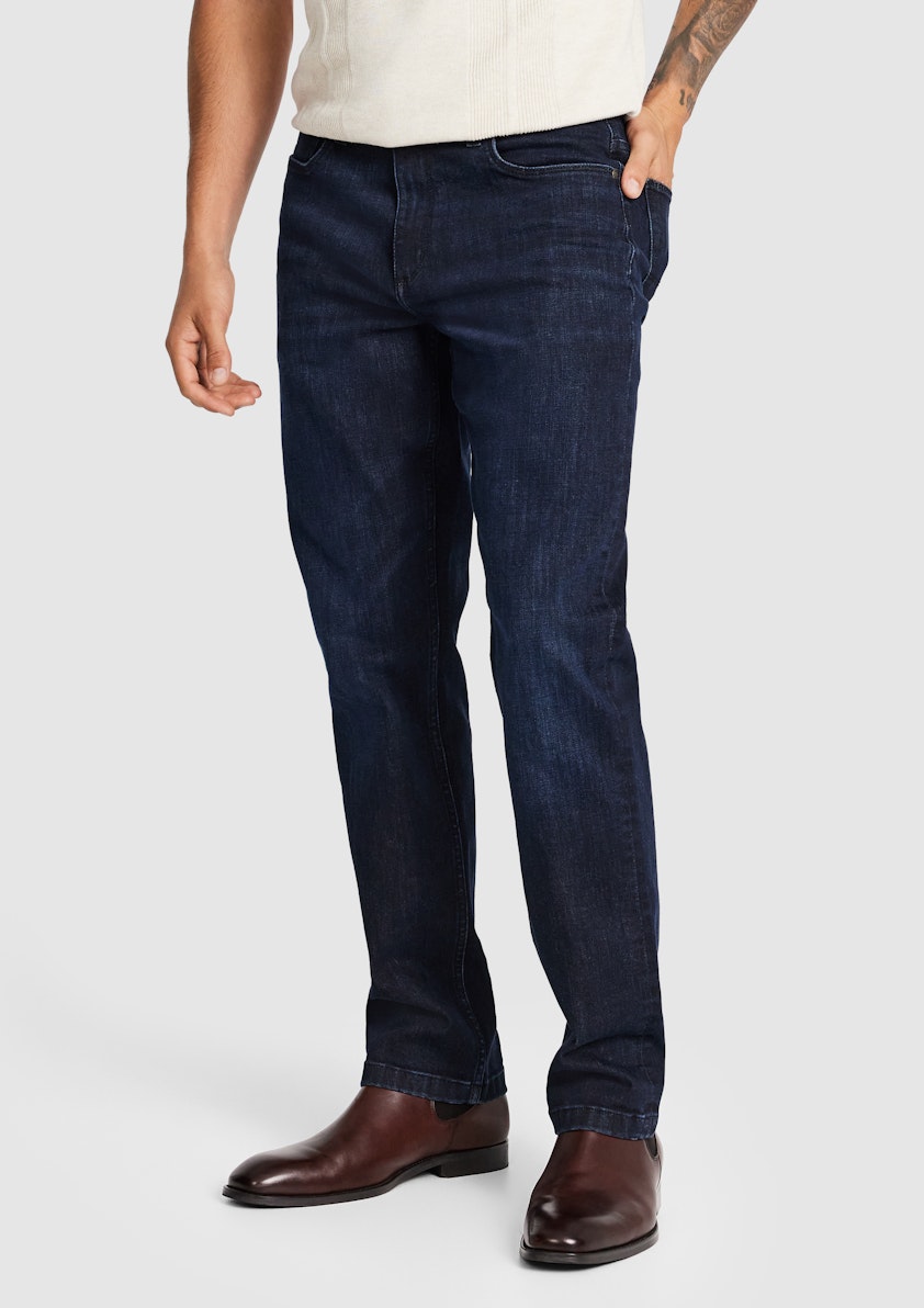 Rivet Straight Stretch Jean