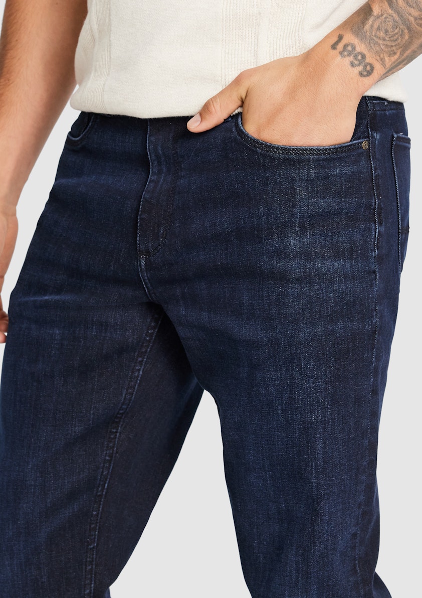 Rivet Straight Stretch Jean