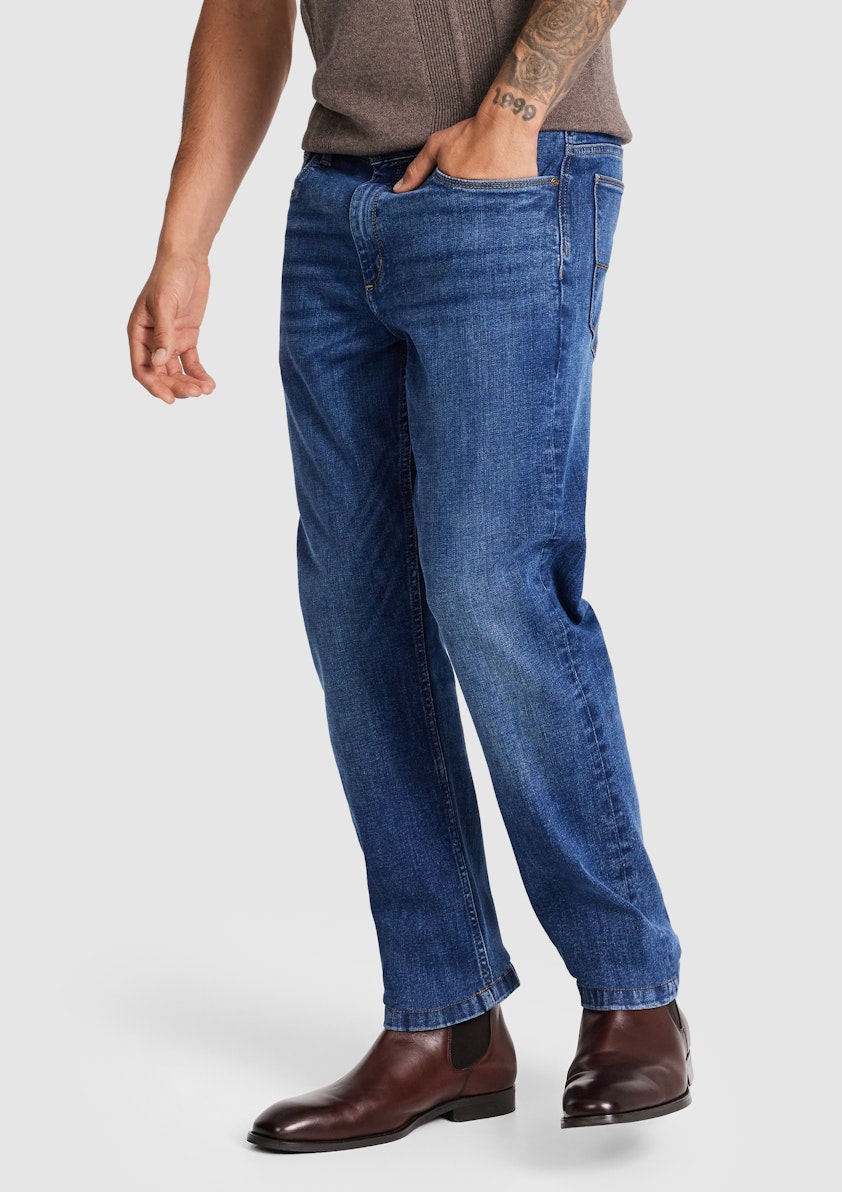 Rivet Straight Stretch Jean