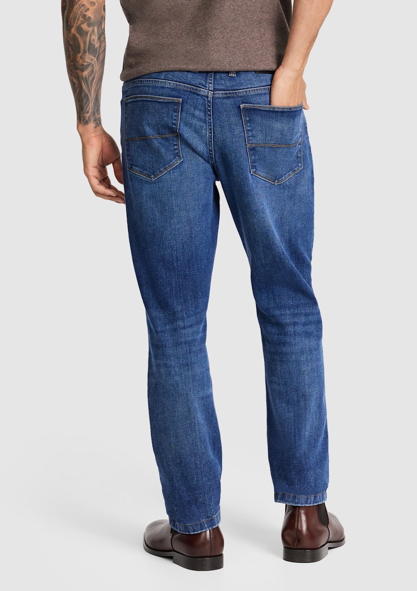 Rivet Straight Stretch Jean
