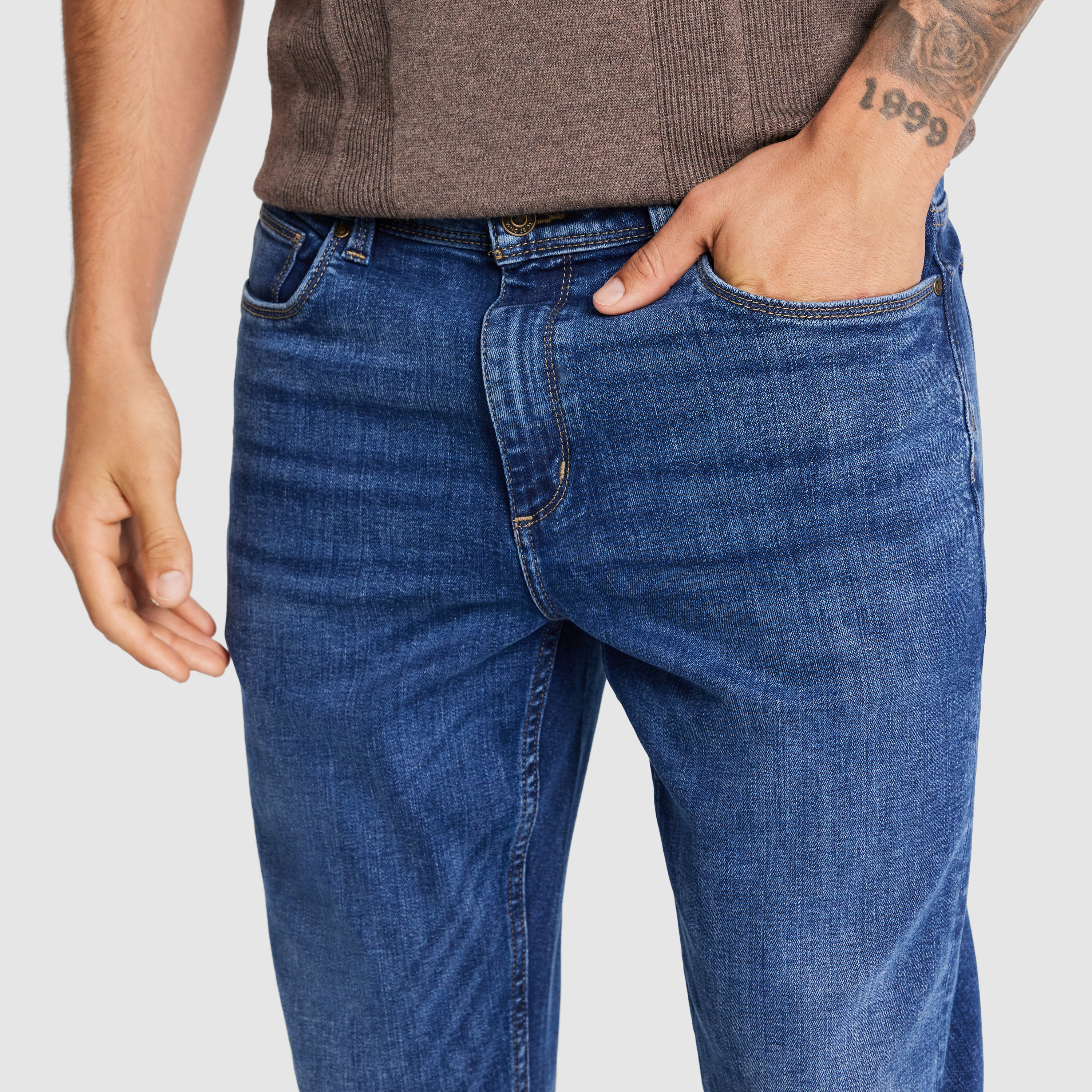 Rivet Straight Stretch Jean